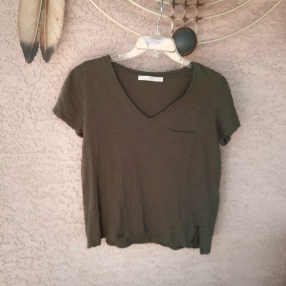V-neck tee